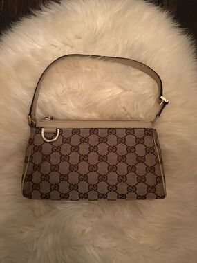 Vintage Y2K Gucci Abbey D Ring Beige GG Supreme Shoulder Bag with Gold Hardware